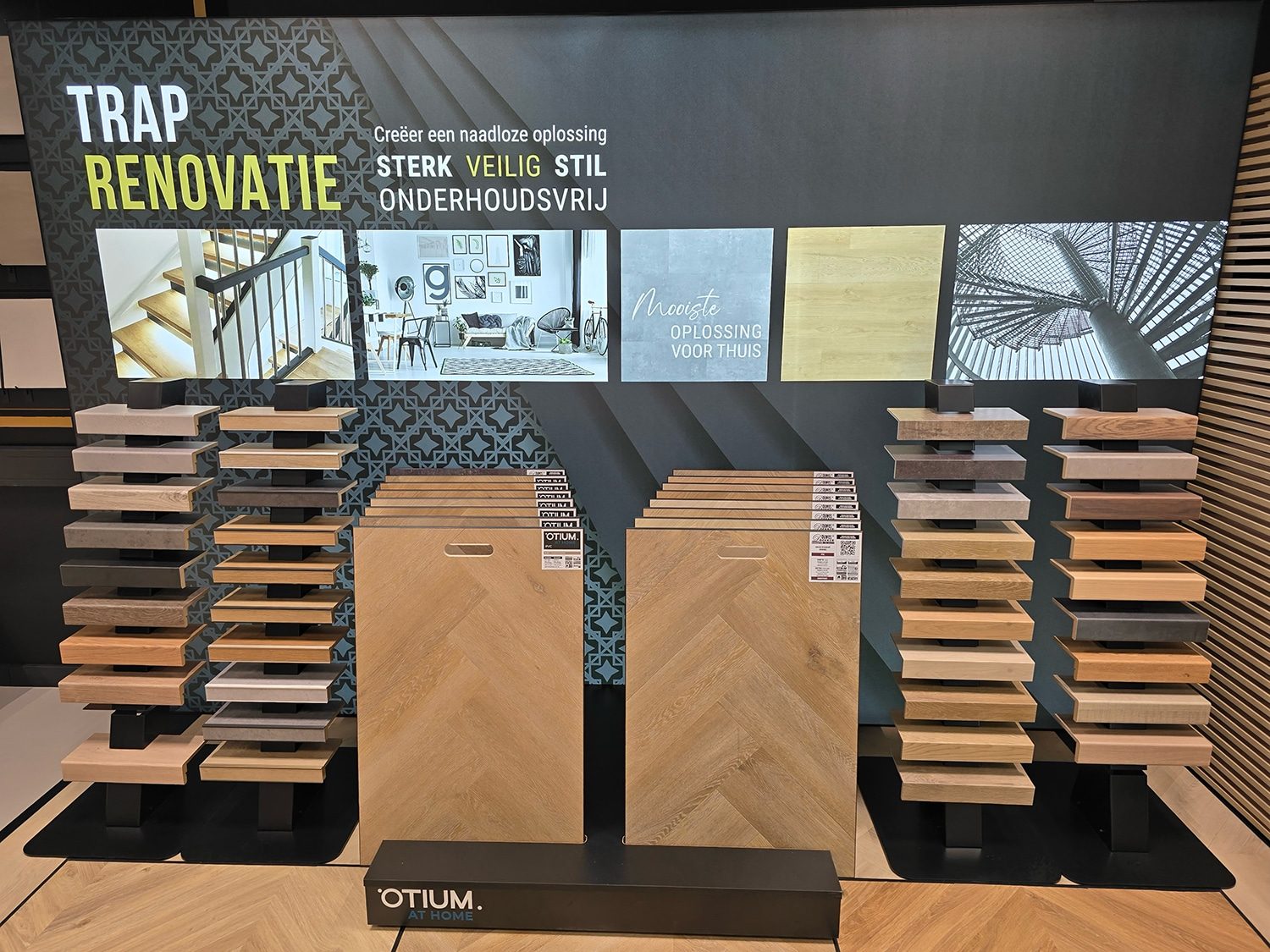 Showroom Next Level Wormerveer: sfeerhoek met vloeren en afwerkingen